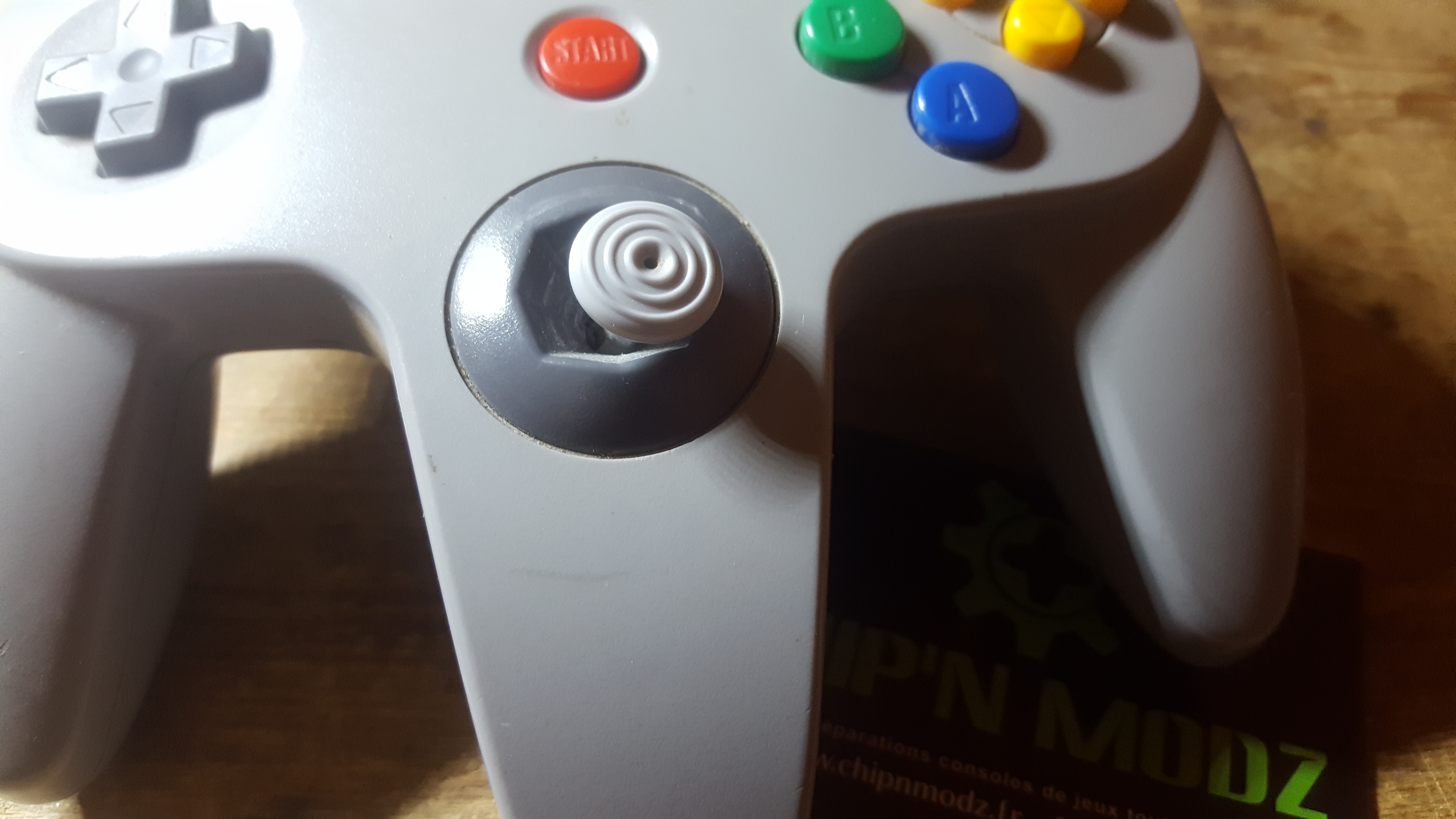 [TUTO] Remplacer le Joystick de la manette Nintendo 64